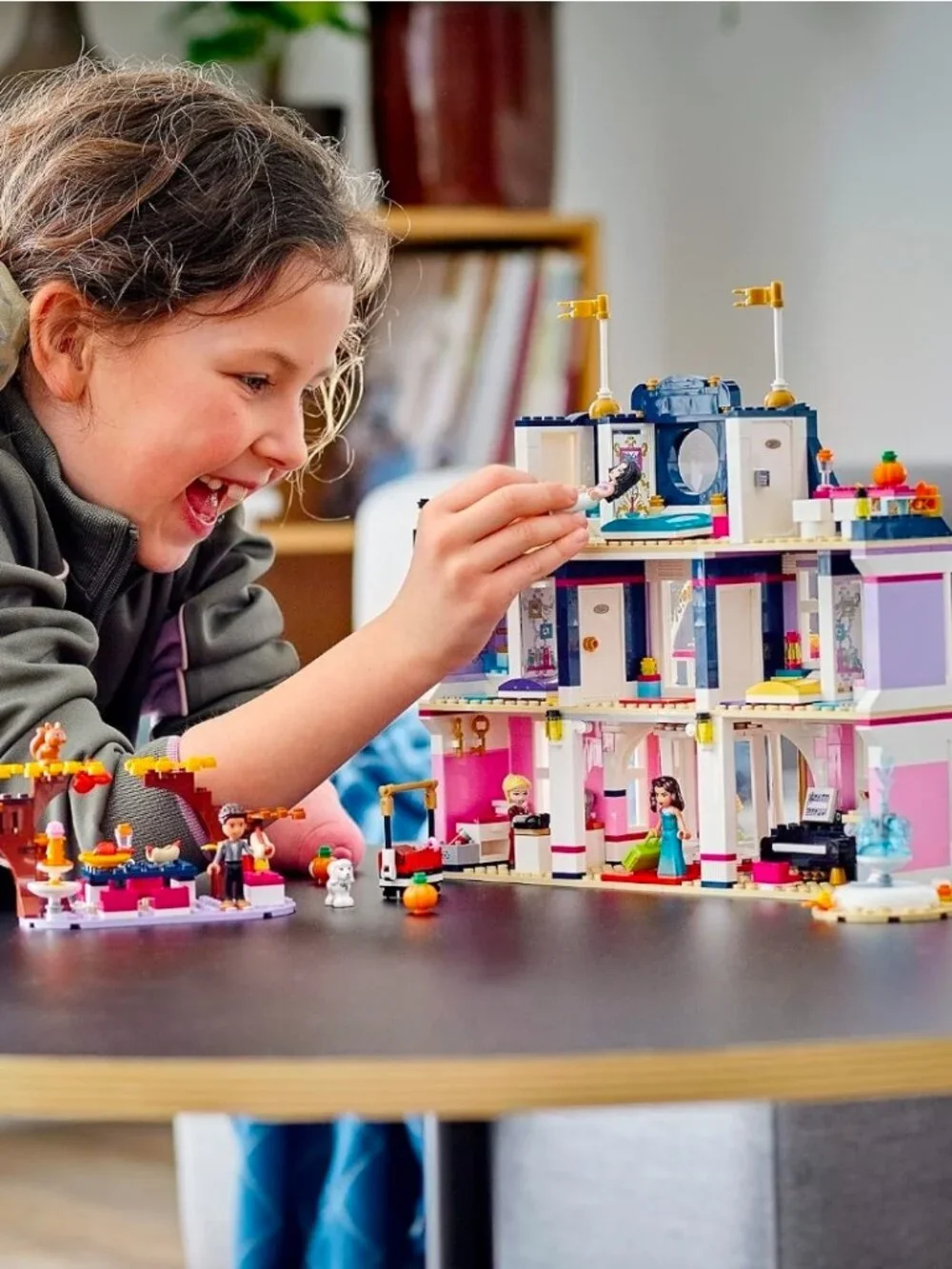 New Lego Friends HUGE Grand Hotel 1,308 Pieces (Model 41684)